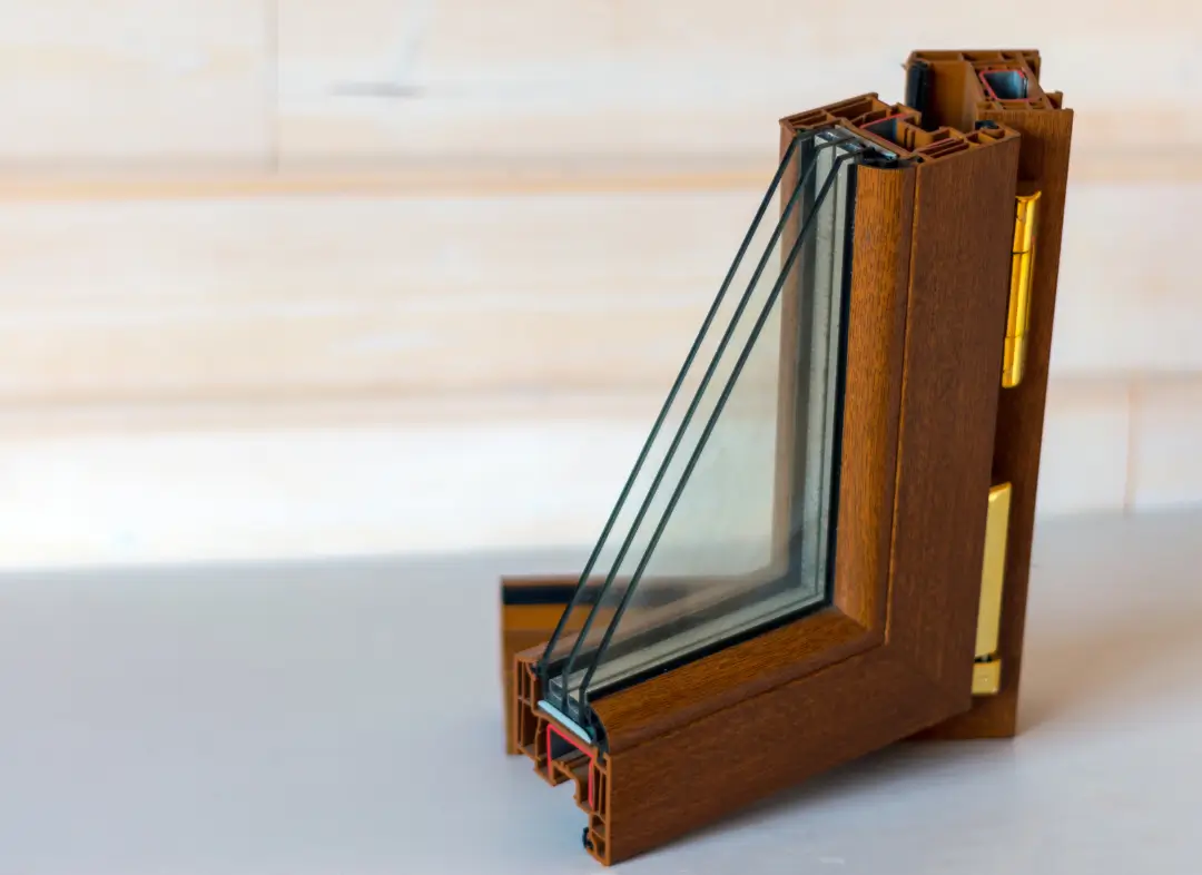 Installation de fenêtre en bois sur mesure Carvin